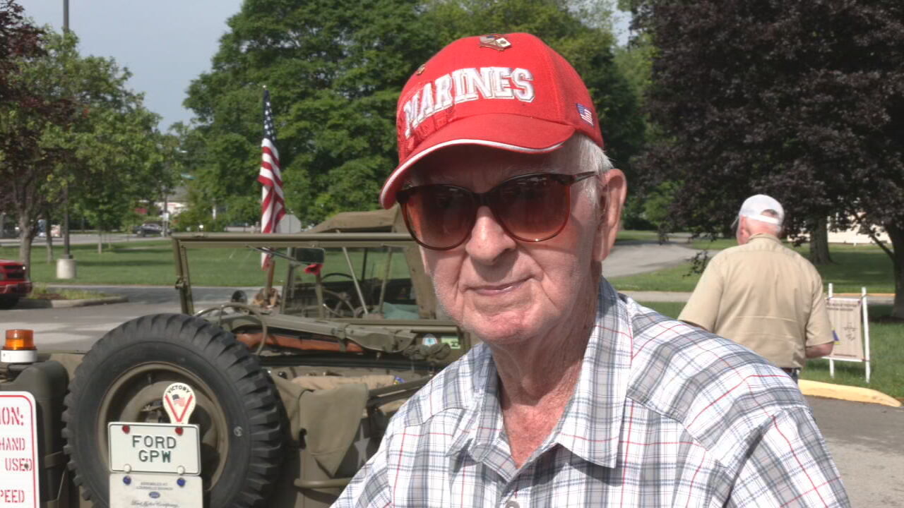 WWII veteran Damon Hawkins speaks with WDRB News